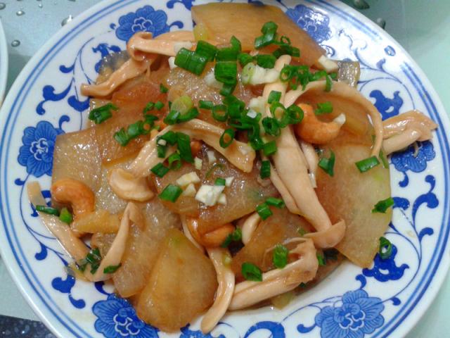 减肥料理:冬瓜鸡腿菇